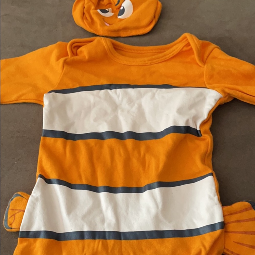 Finding Nemo baby 0-3 month costume onesie w/ cap